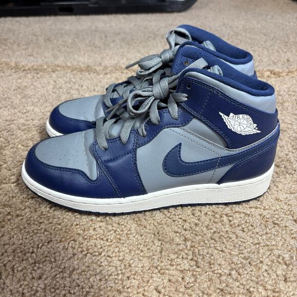Nike Air Jordan 1 Mid 2012 Retro GEORGETOWN 554725-006 Yankees Size 5Y No Box